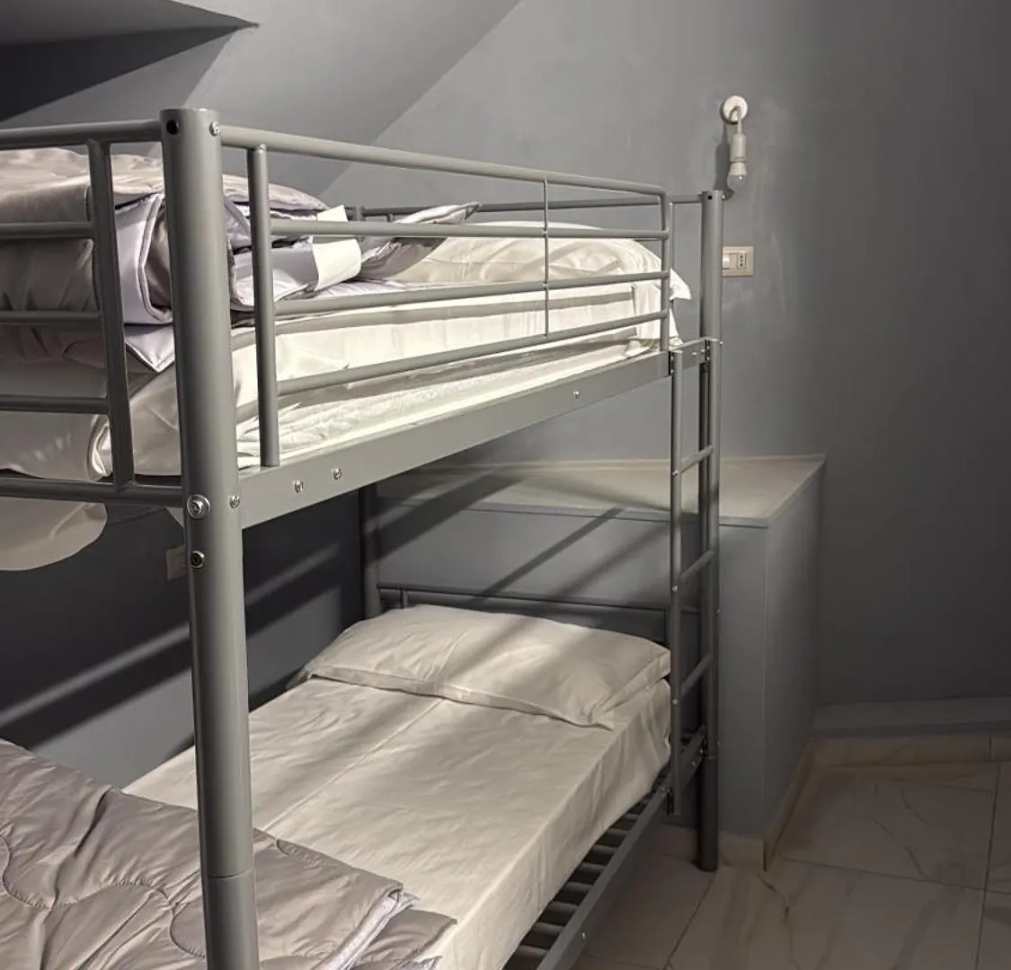 Lion University&Youth Hostel Milano 2 Mediolan