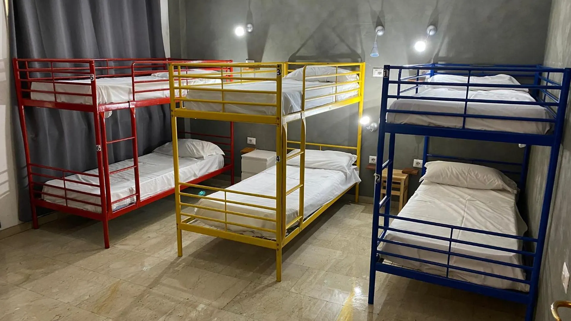 Lion University&Youth Hostel Milano 2 Włochy